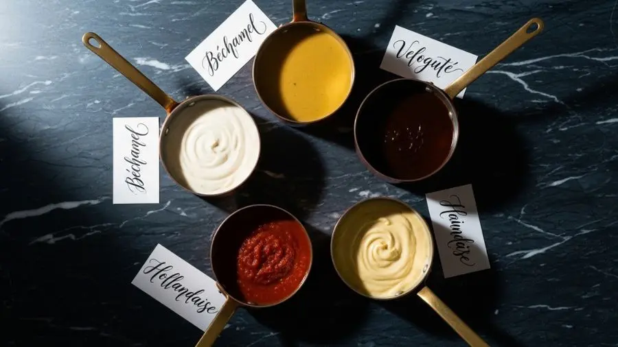 "Cinco bases. Centenas de derivados. A cozinha clássica inteira nasce aqui. 🥄" -->